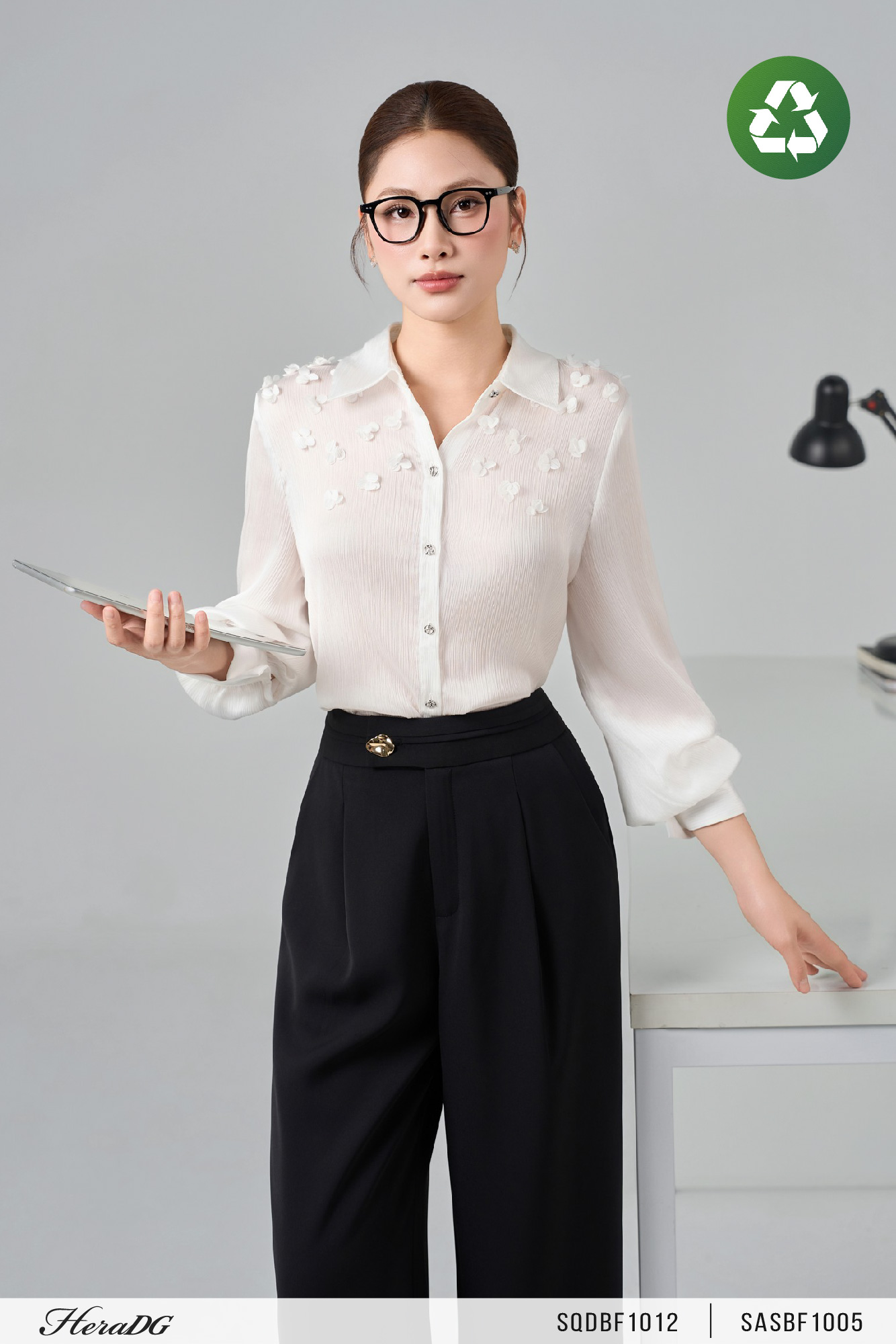 Ảnh của Áo sơ mi thân đính hoa